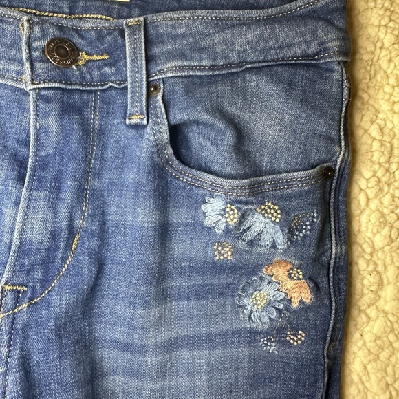 Levi’s floral jeans - Picture 3 of 5